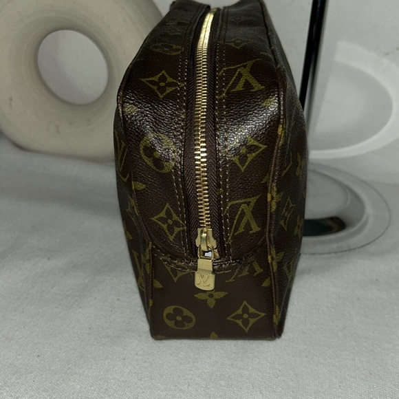 Louis Vuitton Monogram Trousse Toilette 28 - Picture 4 of 12